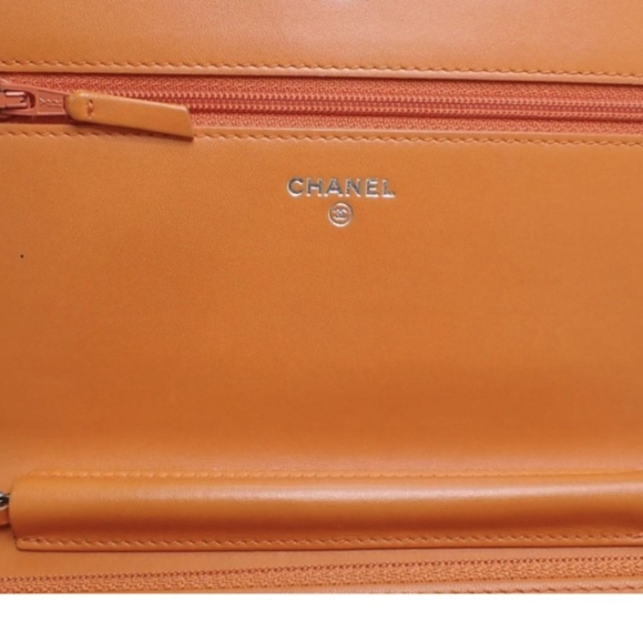 Authentic Chanel Matelasse Patent Leather Crossbody Bag..RARE - Picture 7 of 16